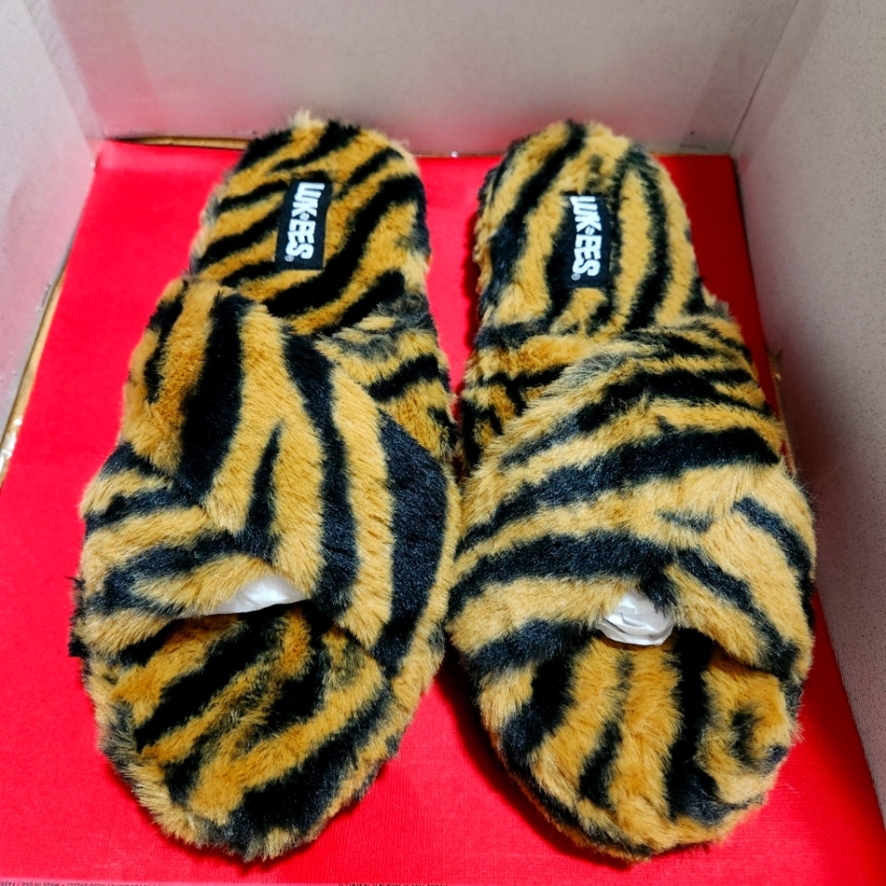 LUKEES by MUK LUKS - Womens animal print slipper, size L/M
